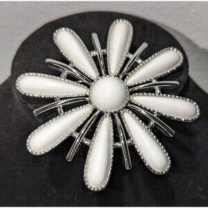 Sarah Coventry Vintage Snow Blossom Brooch
